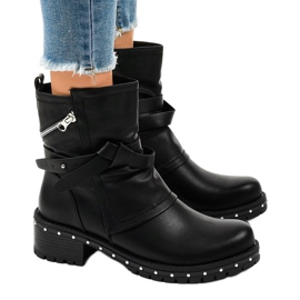 Botas negras sobre una suela maciza A-360 negro 2