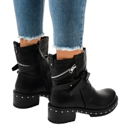 Botas negras sobre una suela maciza A-360 negro 3