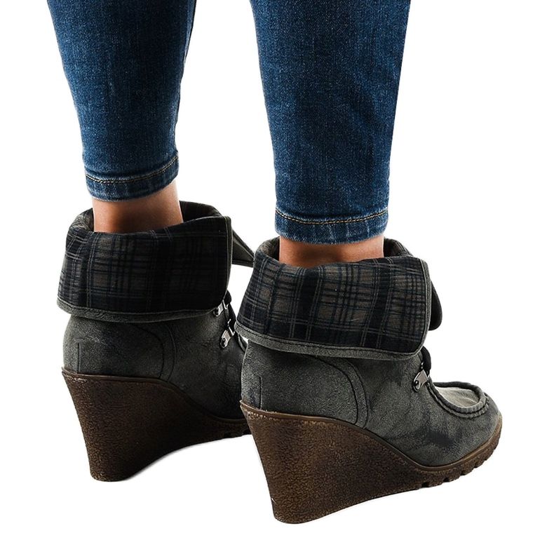 Botines de ante negro con estampado de cuadros CH-22 1 Botines de ante negro con estampado de cuadros CH-22 1