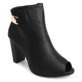 Botas abiertas en un poste F906 Negro 2