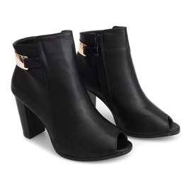 Botas abiertas en un poste F906 Negro 3