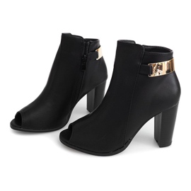 Botas abiertas en un poste F906 Negro 4
