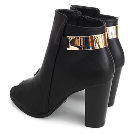 Botas abiertas en un poste F906 Negro 1