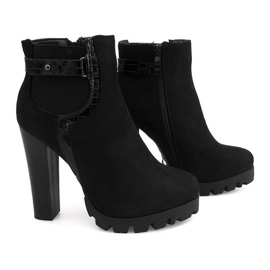 Botas calientes en un poste Negro ZH669 3