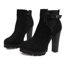 Botas calientes en un poste Negro ZH669 1