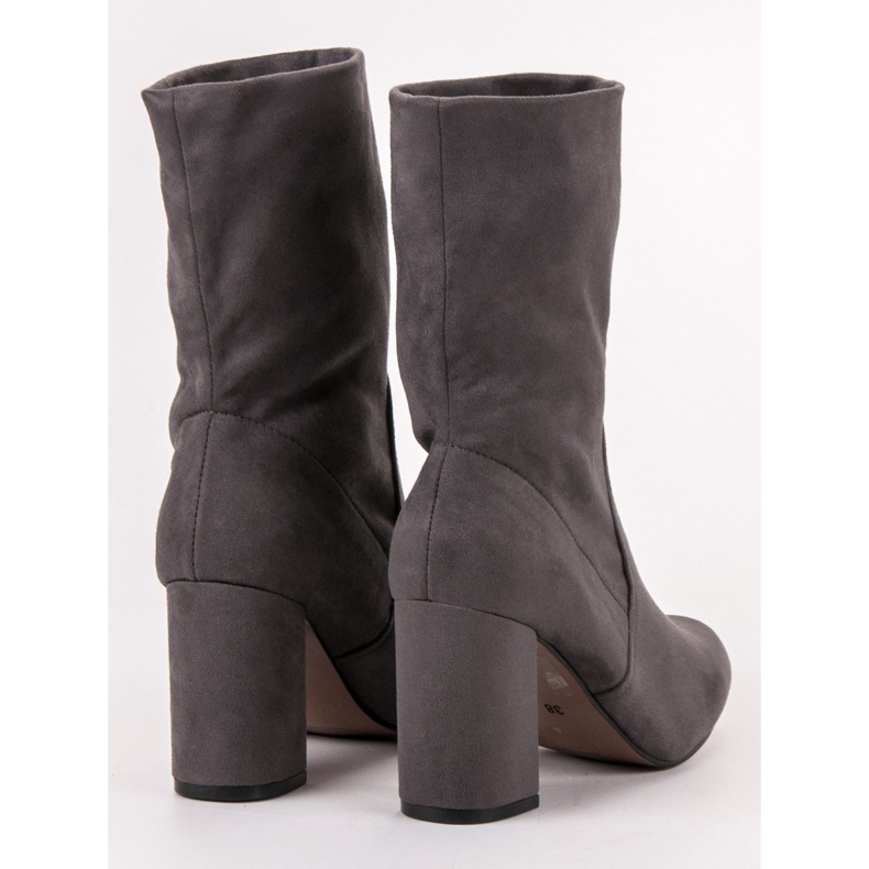 Super Mode Botas sin cordones en un poste gris 1 Super Mode Botas sin cordones en un poste gris 1