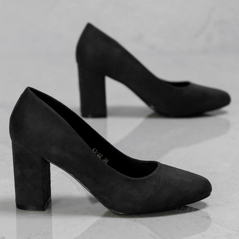 Ch. Creation Bombas en un pilar negro 1