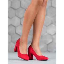 Ch. Creation Bombas en un pilar rojo 3