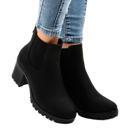 Botas negras aisladas en el poste B2881-KB negro 2