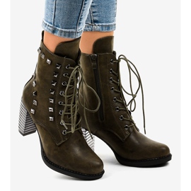 Botines verdes con tachuelas F117 2