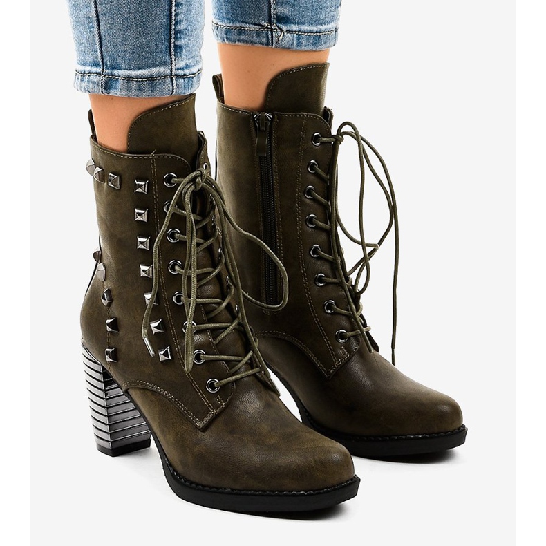 Botines verdes con tachuelas F117 1