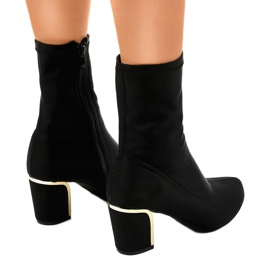 Botines negros altos en el poste MJ1521 3