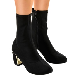 Botines negros altos en el poste MJ1521 1