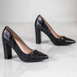 Diamantique Bombas en un pilar negro 1