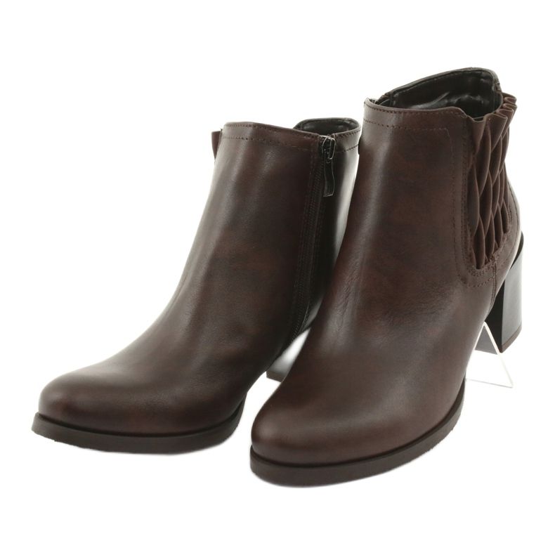 Gamis Botas de cuero marrón aisladas 4