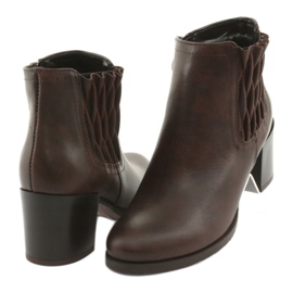 Gamis Botas de cuero marrón aisladas 3