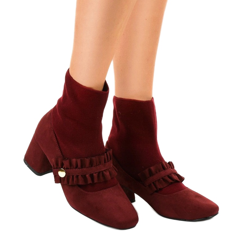 Bombas de terciopelo rojo en el poste JM8118Y 1