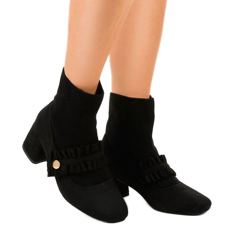 Bombas de terciopelo negro en el poste JM8118Y 1