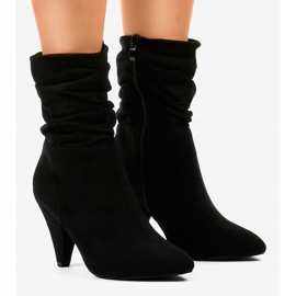 Botines de ante negro en el poste F027 1