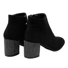 Botas de ante negro en el poste decorado con FD-106 3