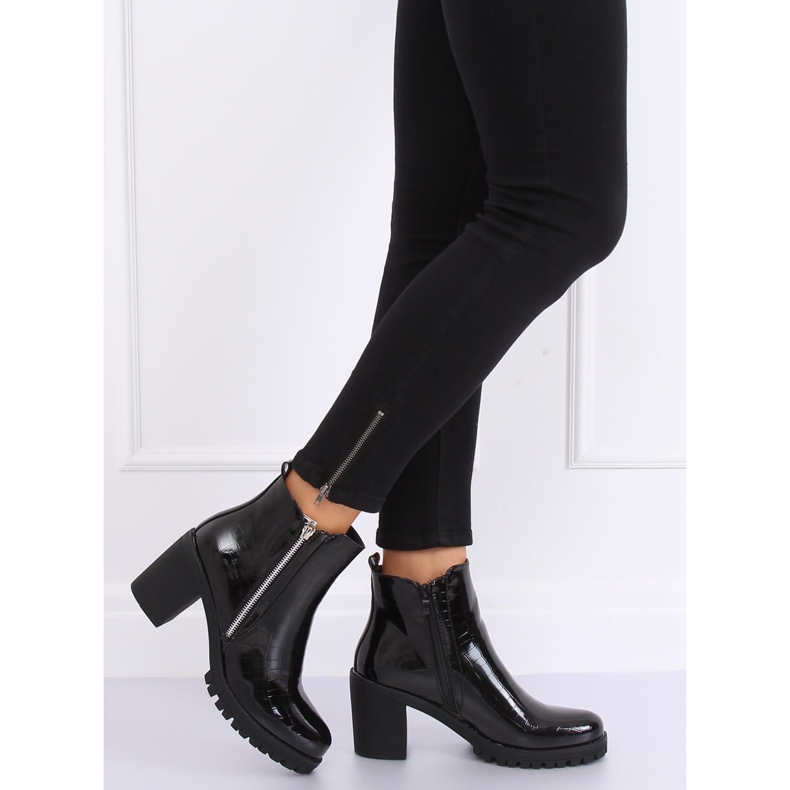 Botines Chelsea lacados en negro DA37P Black 1