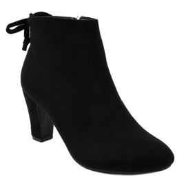 Botines de ante negro en el poste W852 1