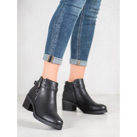 Anesia Paris Botas en un poste negro 1