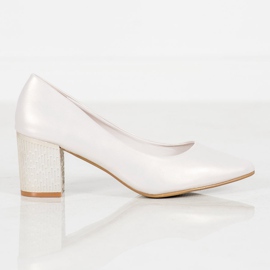 Goodin Bombas en un pilar gris 1 Goodin Bombas en un pilar gris 1