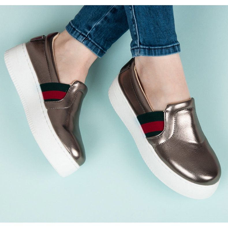 Kylie Slipons en la plataforma gris 1