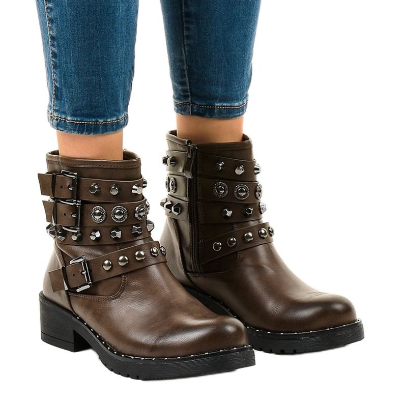 Botas marrones aisladas 77-8 verde 1 Botas marrones aisladas 77-8 verde 1