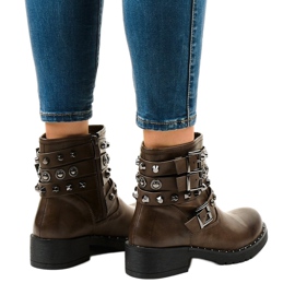 Botas marrones aisladas 77-8 verde 2 Botas marrones aisladas 77-8 verde 2