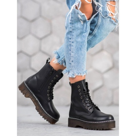 Kylie Botas en la plataforma negro 4
