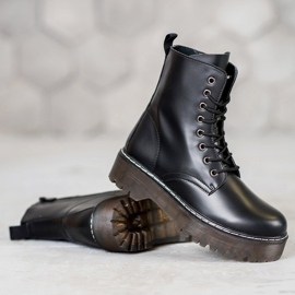 Kylie Botas en la plataforma negro 2