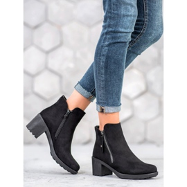 Diamantique Botas casuales en un poste negro 1