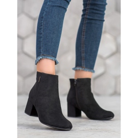 J. Star Botas en un poste negro 2 J. Star Botas en un poste negro 2