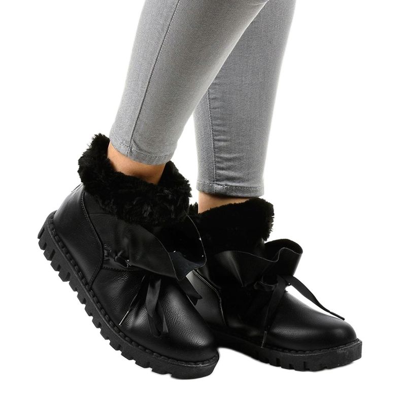 Zapatillas negras aisladas con cremallera 428-6 negro 1