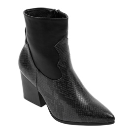 Botines negros en el poste de serpiente YK-117 1