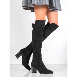 Filippo Botas de gamuza en un pilar negro 3