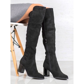 Filippo Botas de gamuza en un pilar negro 2