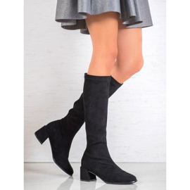 Filippo Botas de gamuza en un pilar negro 2