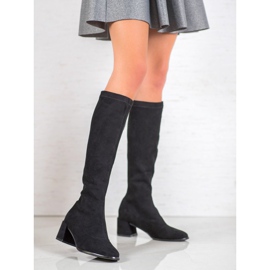 Filippo Botas de gamuza en un pilar negro 3