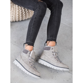 Goodin Tramperos en la plataforma gris 2
