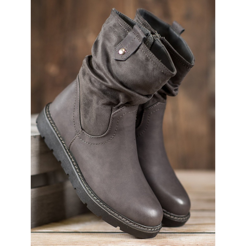 Ideal Shoes Trabajadores en la plataforma gris 2