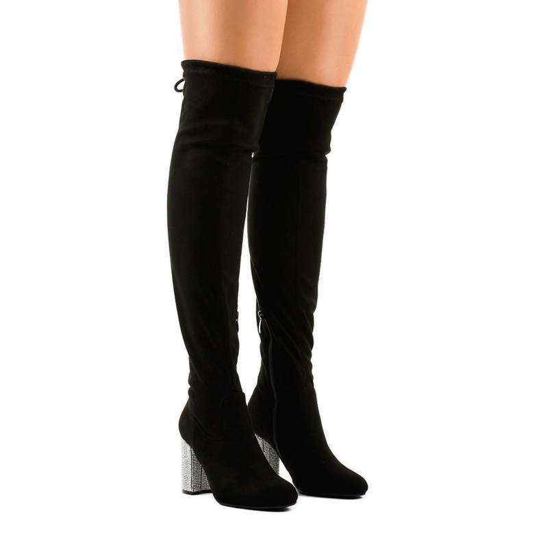 Botas de ante negro sobre poste decorado BM150 1