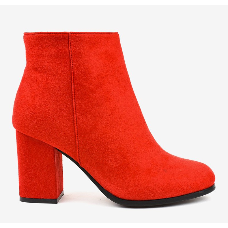Botas rojas aisladas en el poste G-7656 rojo 1 Botas rojas aisladas en el poste G-7656 rojo 1