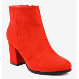 Botas rojas aisladas en el poste G-7656 rojo 2