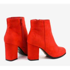 Botas rojas aisladas en el poste G-7656 rojo 4
