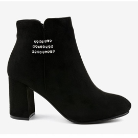 Botas negras aisladas en el poste 7505-GA negro 2 Botas negras aisladas en el poste 7505-GA negro 2