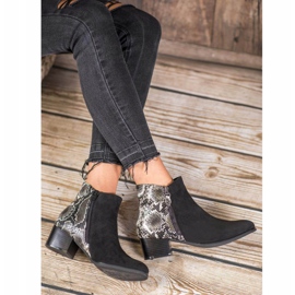 Kylie Botas negras con estampado de serpiente negro 1 Kylie Botas negras con estampado de serpiente negro 1