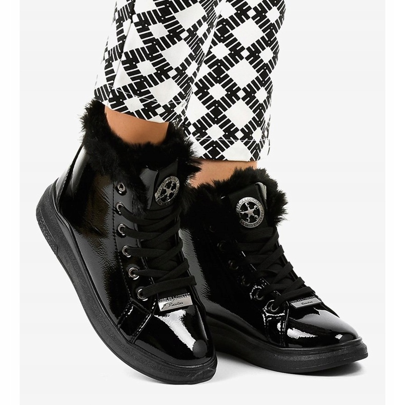 Zapatillas cálidas lacadas en negro TL135-6 2